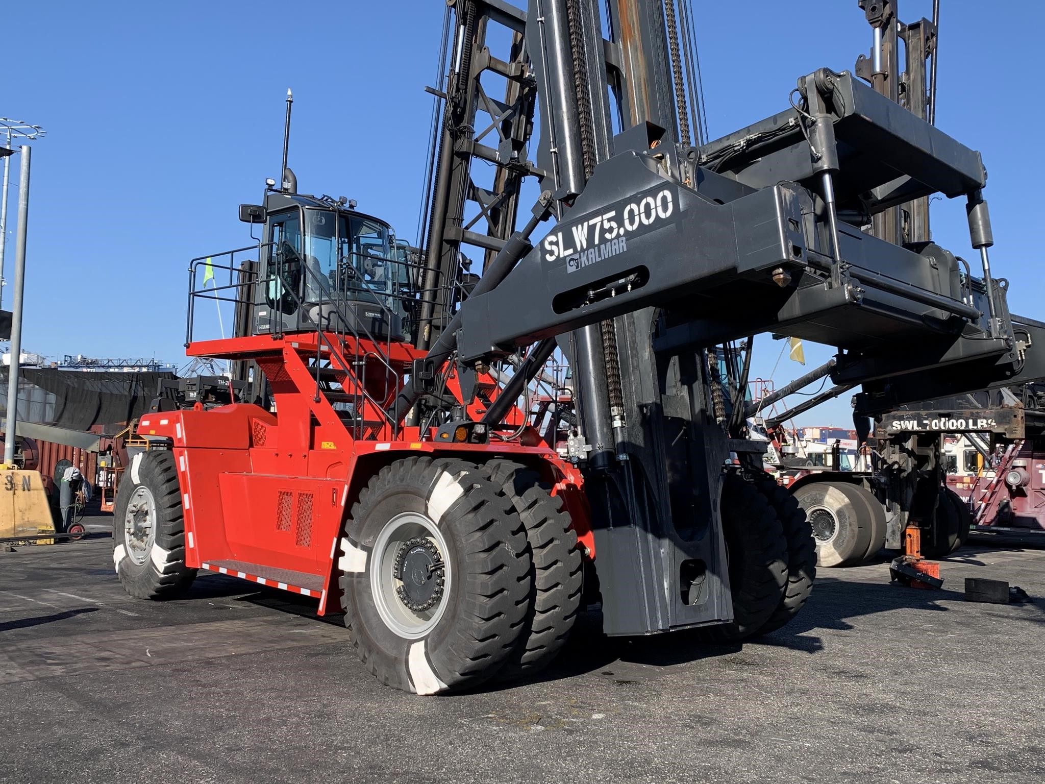 2023 Kalmar DCG410GS