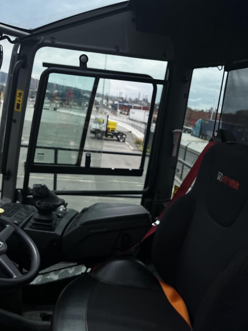 2023 Kalmar DCG410GS