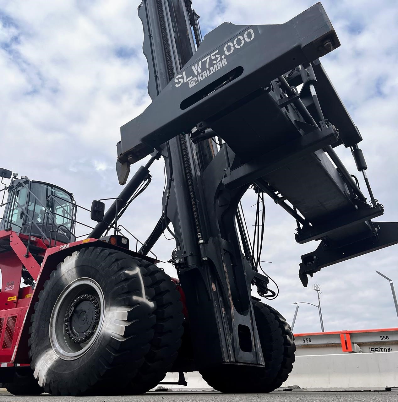 2023 Kalmar DCG410GS