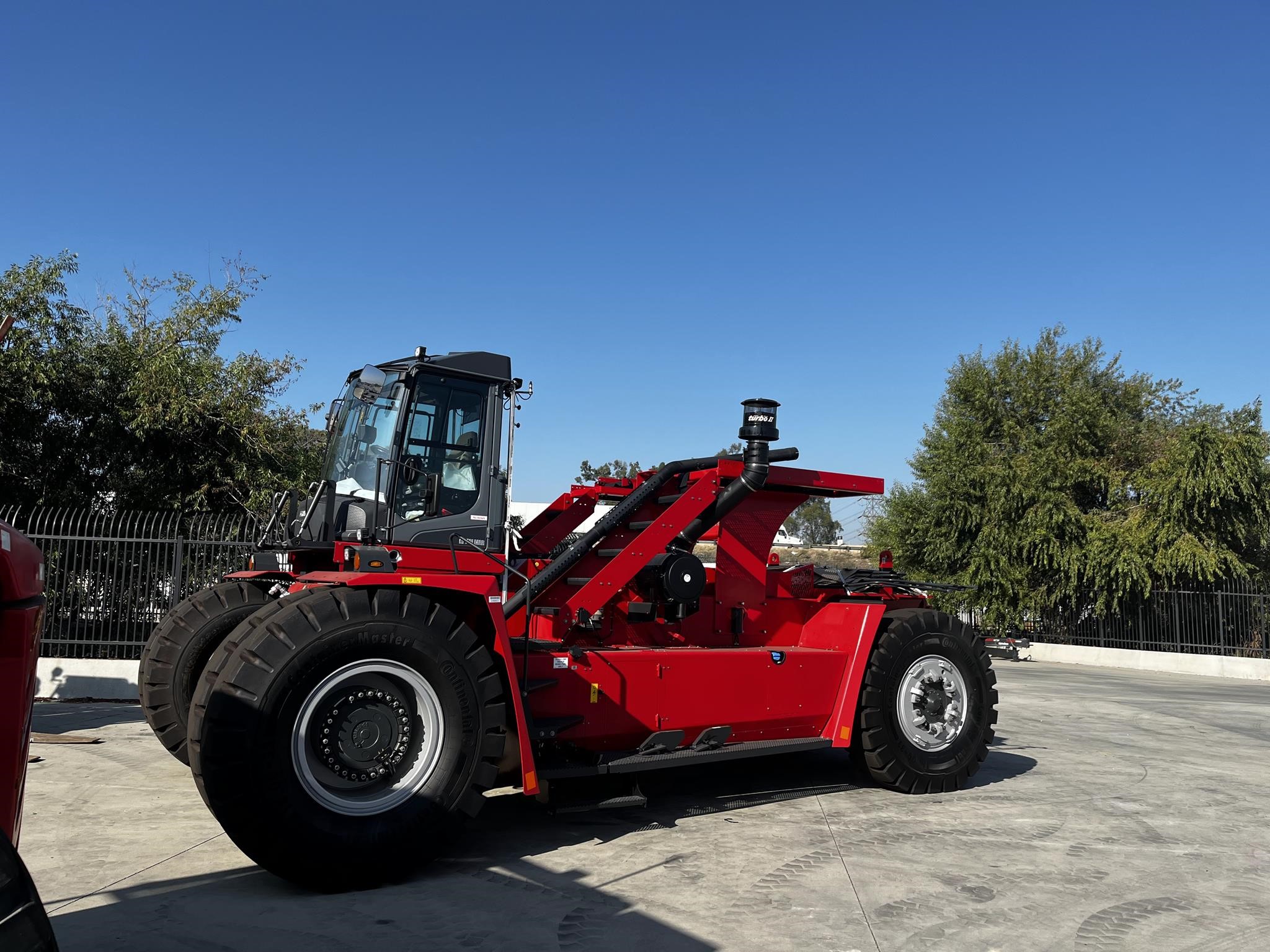 2023 Kalmar DCG410GS