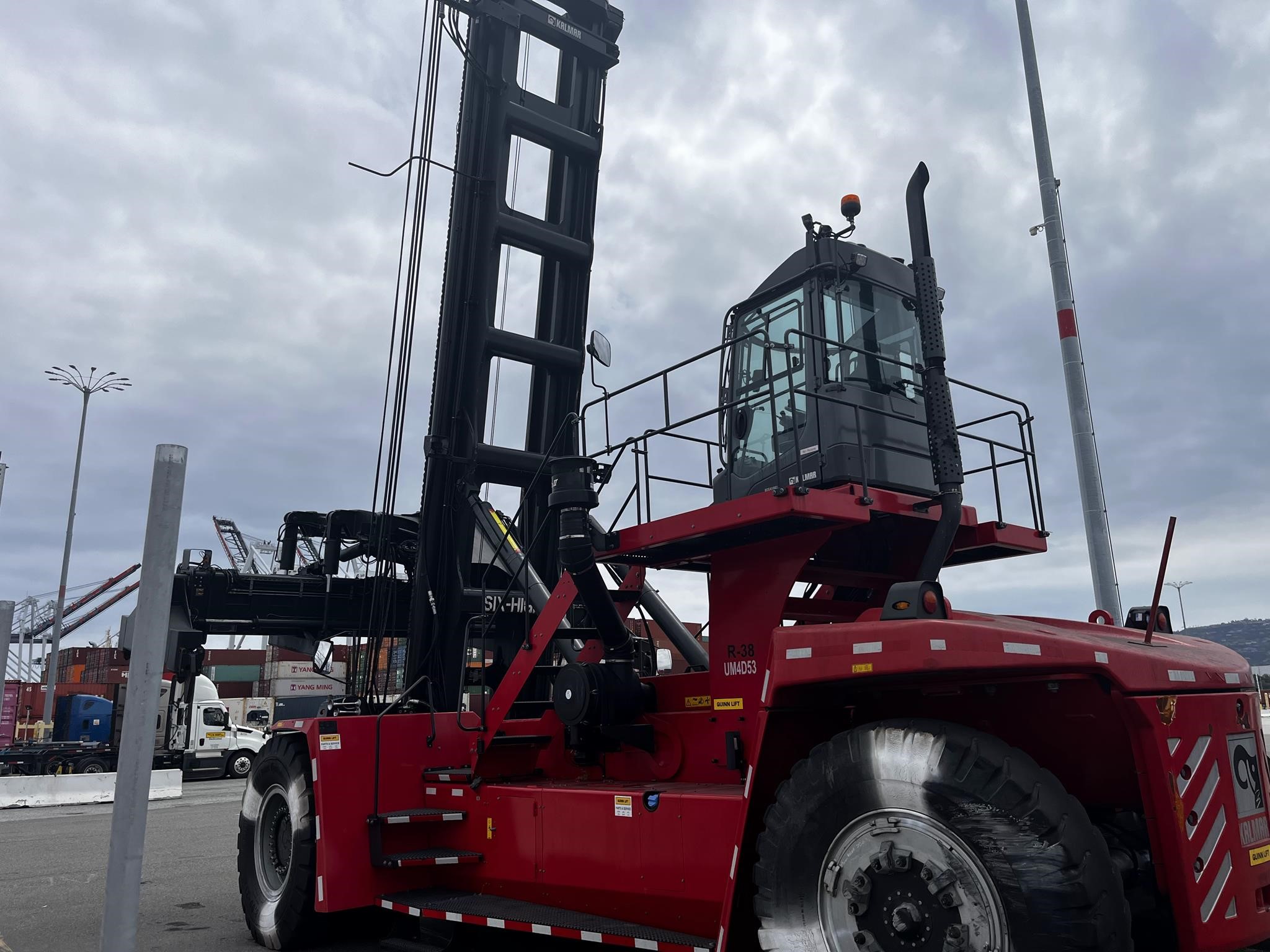 2023 Kalmar DCG410GS