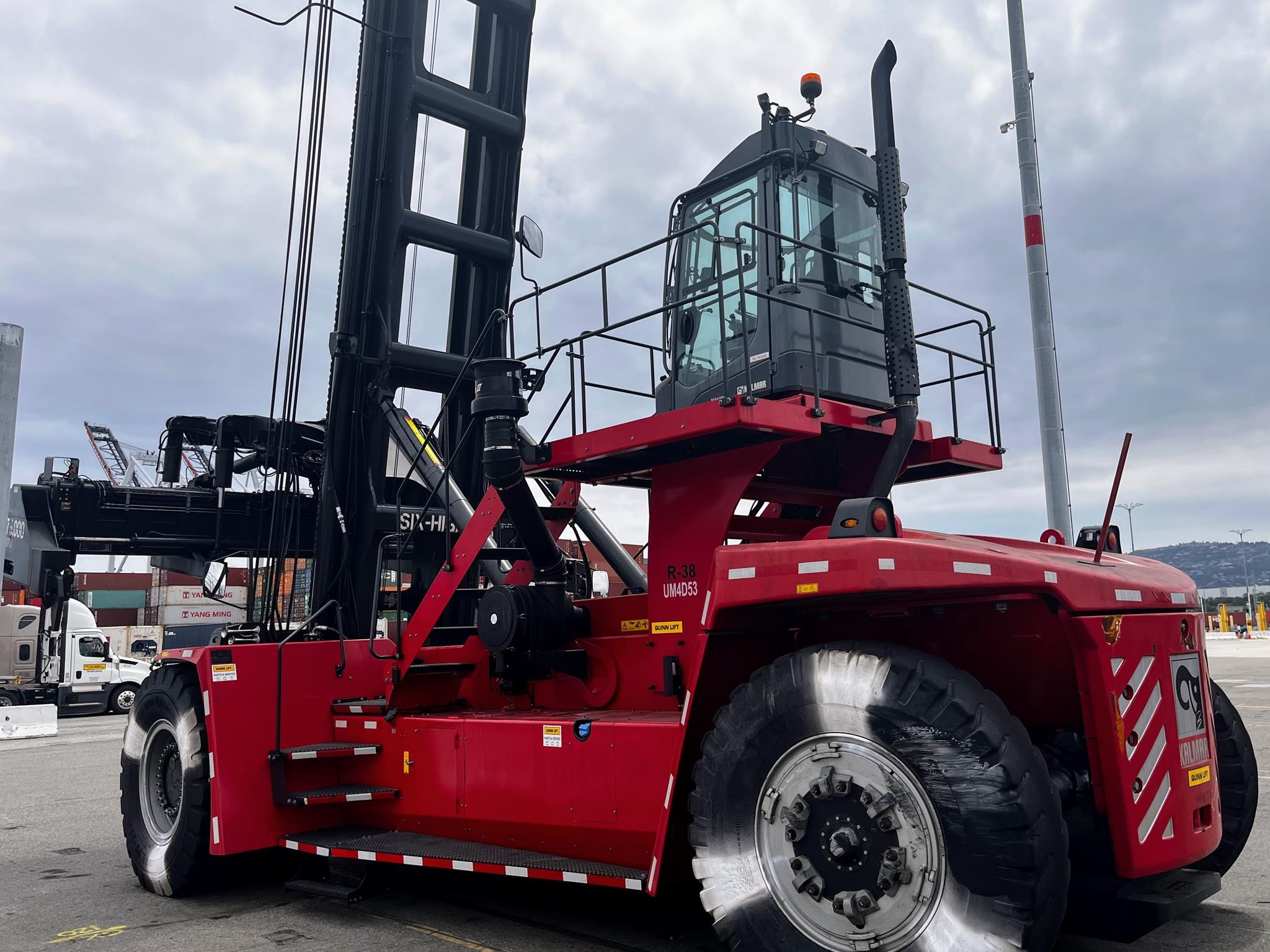 2023 Kalmar DCG410GS