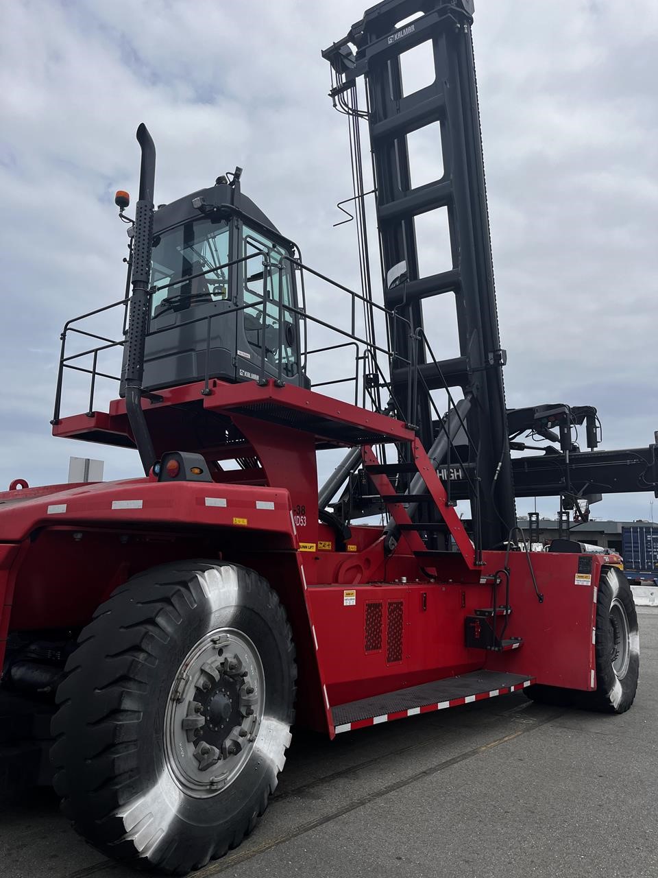 2023 Kalmar DCG410GS