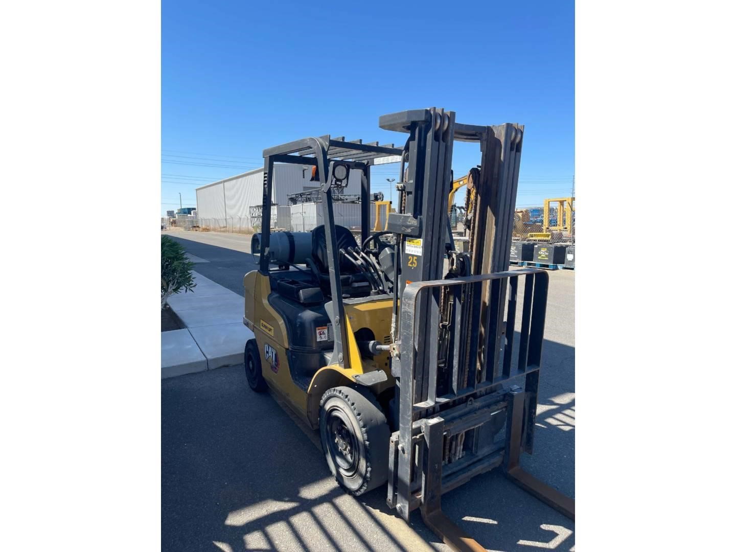 2021 Caterpillar GP25N
