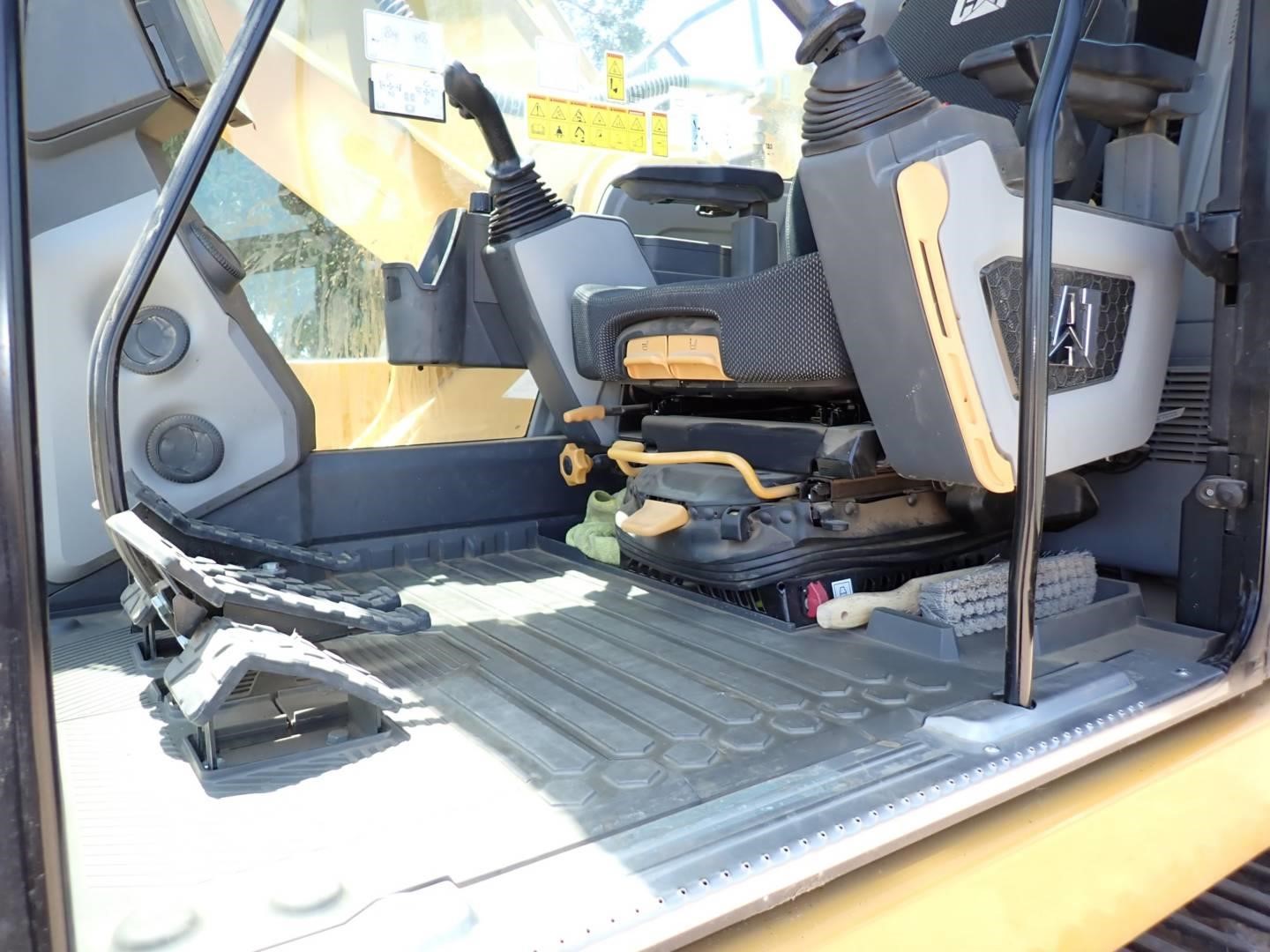 2023 Caterpillar 330