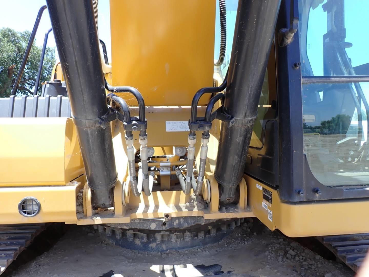 2023 Caterpillar 330