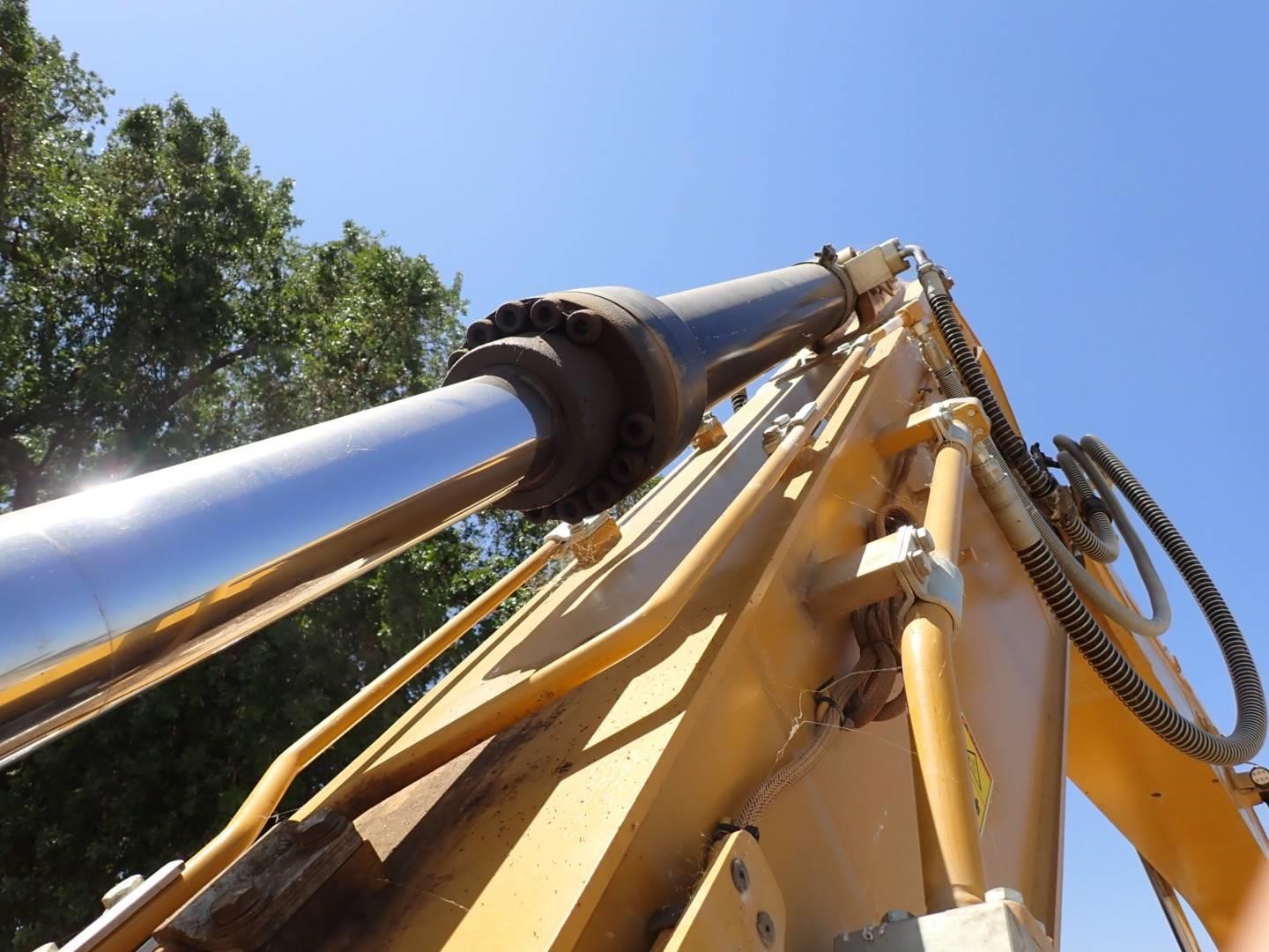 2023 Caterpillar 330