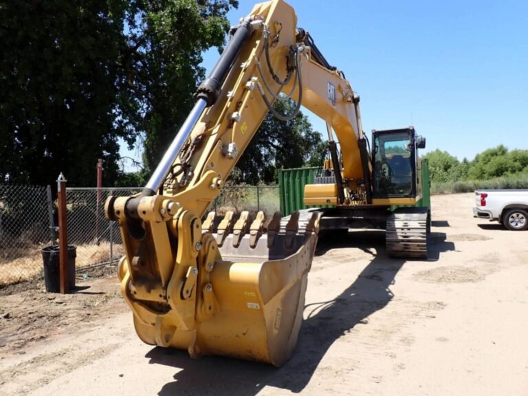 2023 Caterpillar 330