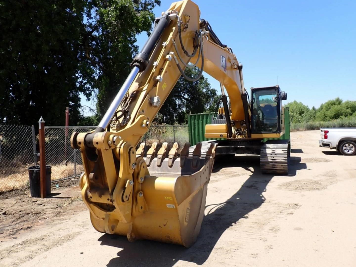 2023 Caterpillar 330