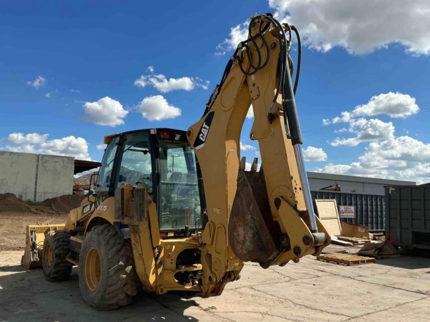 2015 Caterpillar 450F