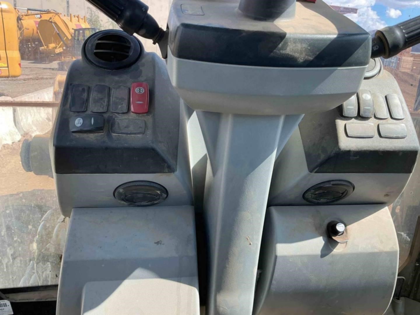 2015 Caterpillar 450F