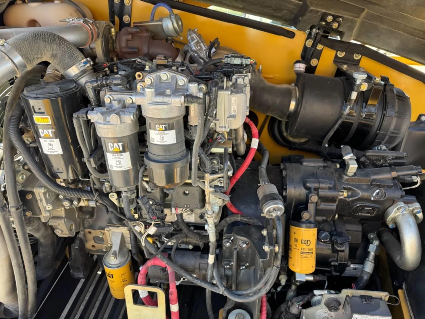 2018 Caterpillar TL1055D
