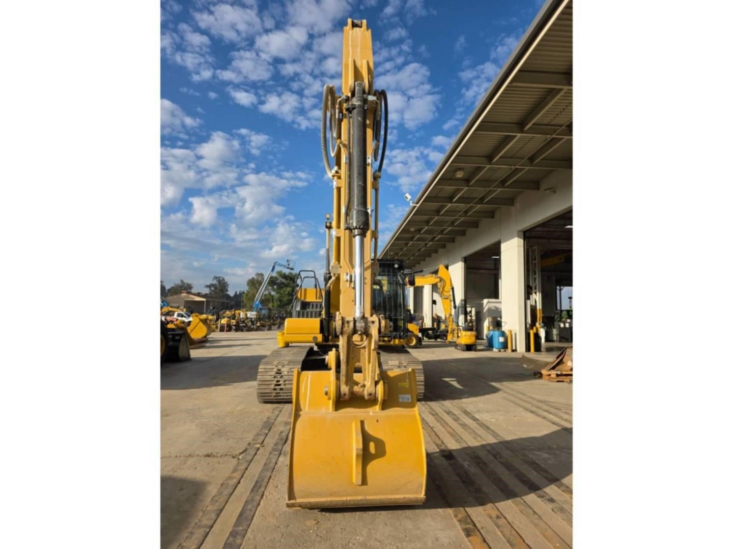 2024 Caterpillar 320