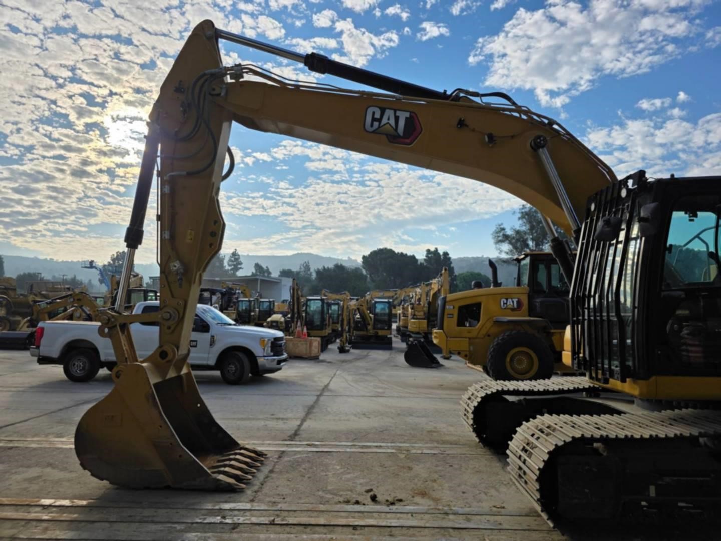 2024 Caterpillar 320
