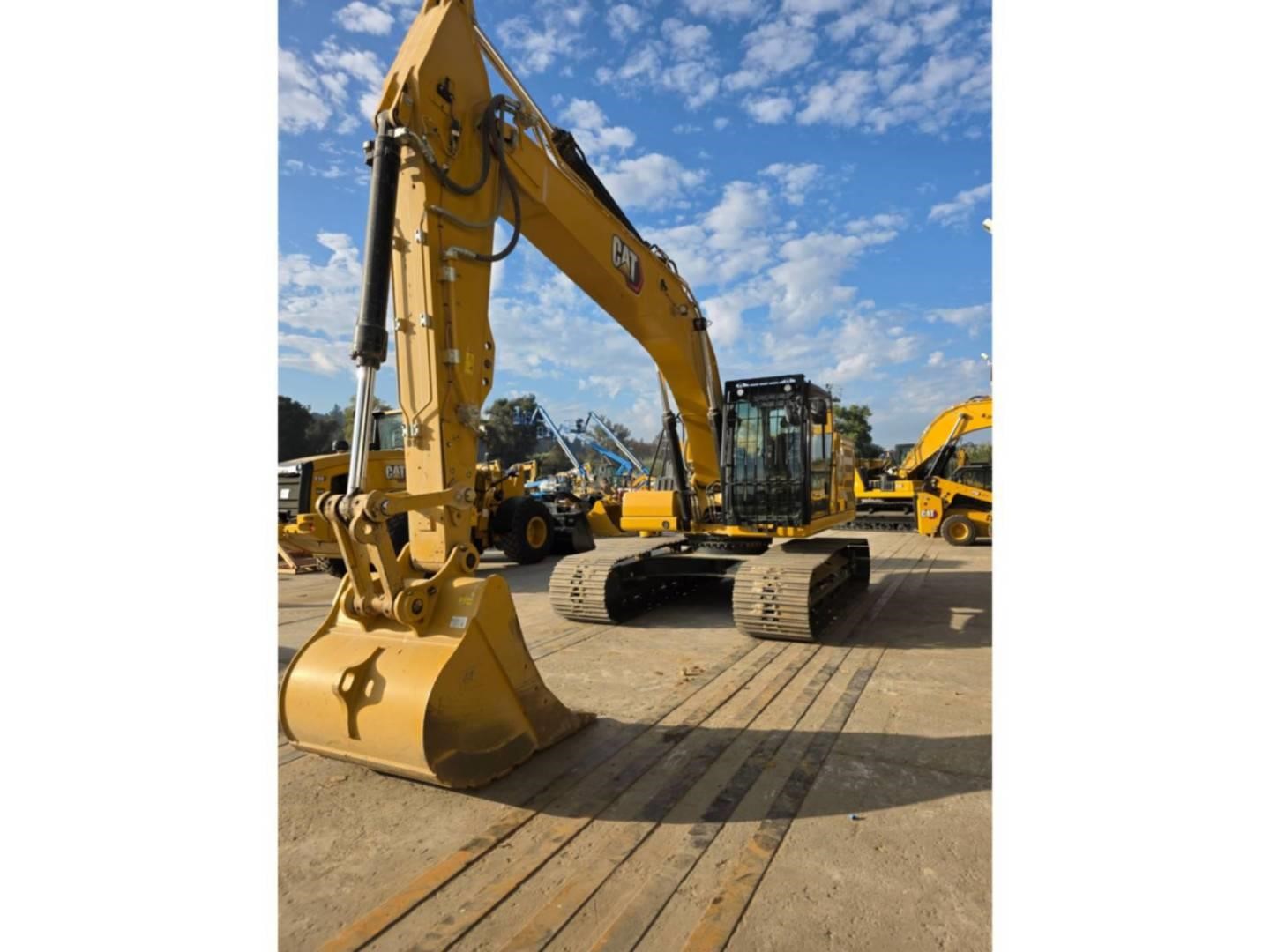 2024 Caterpillar 320