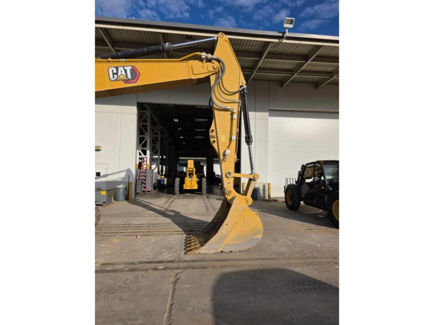 2024 Caterpillar 320