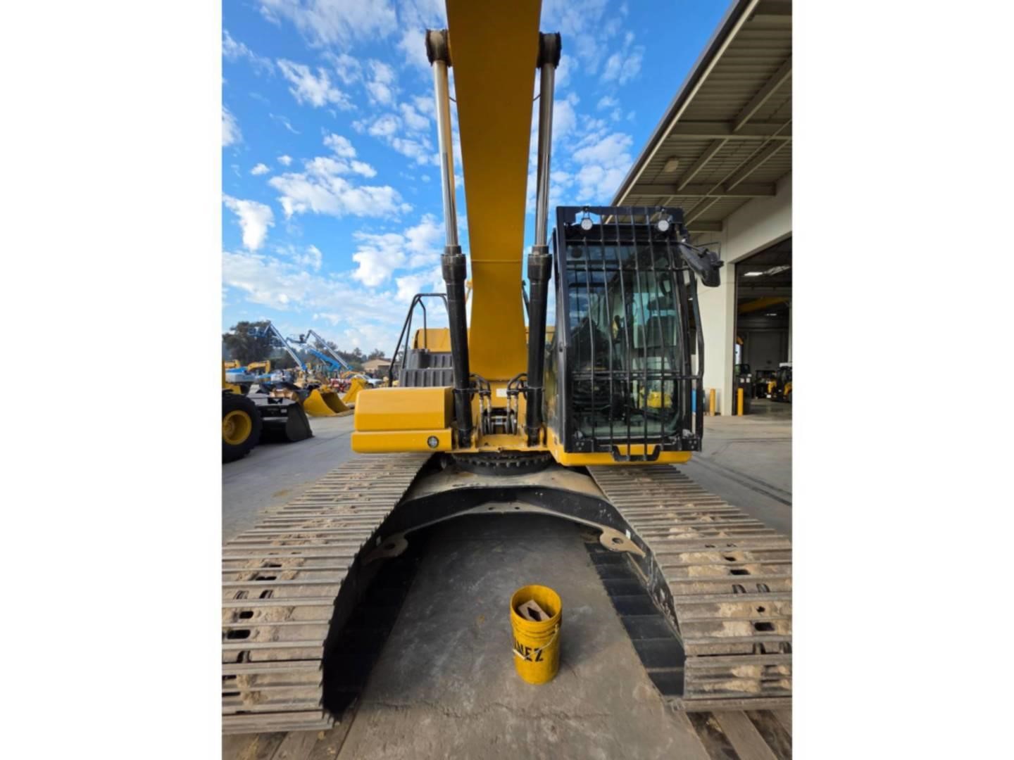 2024 Caterpillar 320