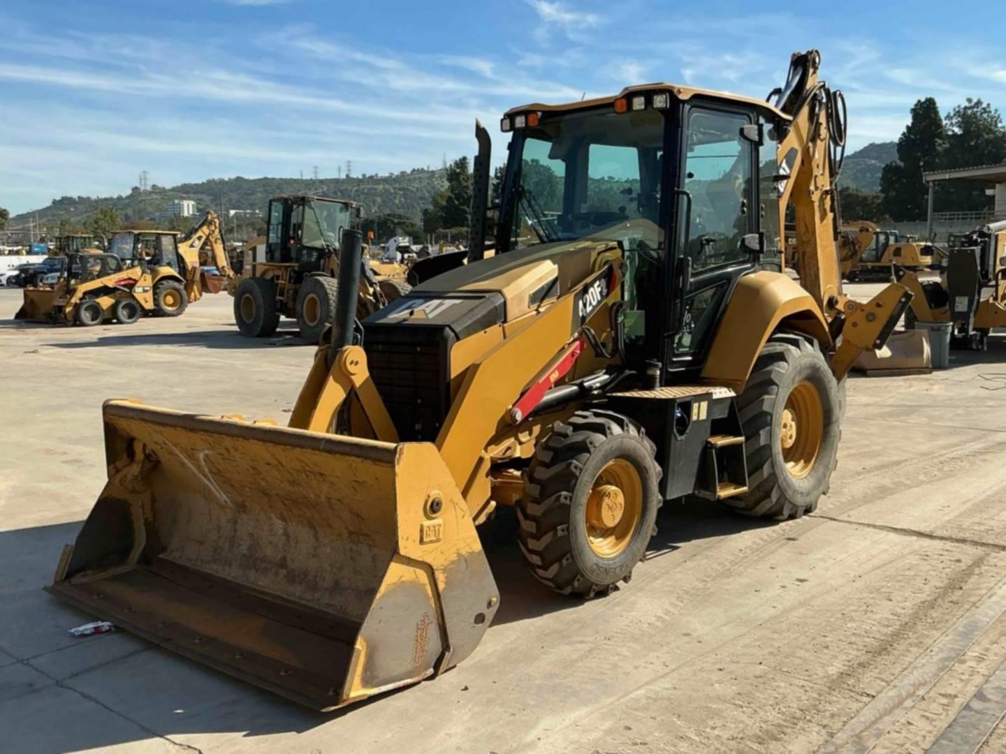2020 Caterpillar 420F2