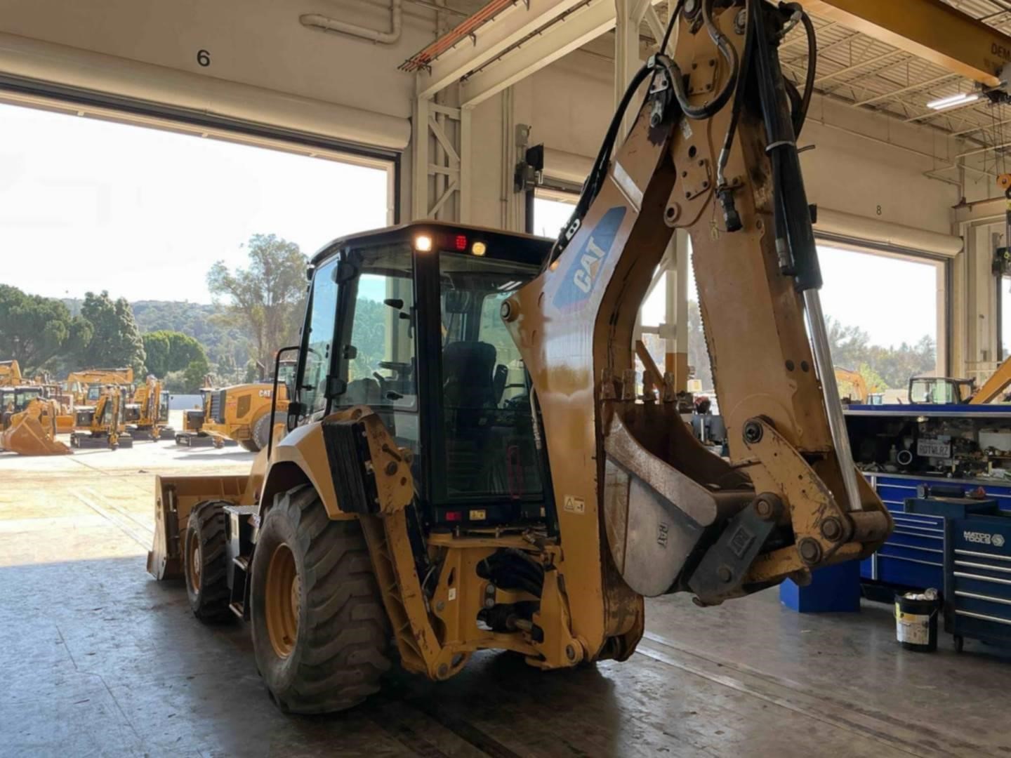 2020 Caterpillar 420F2
