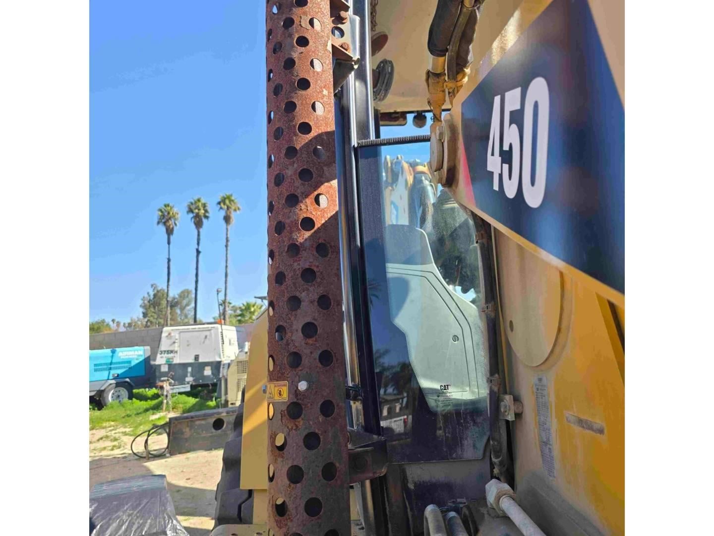 2019 Caterpillar 450