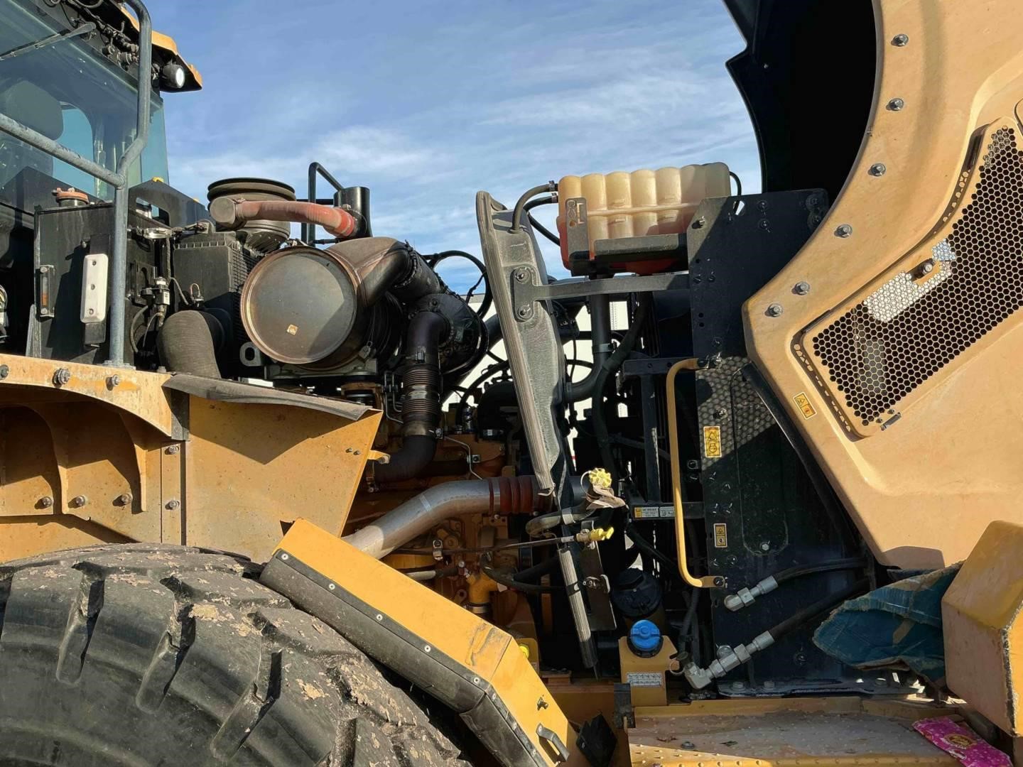 2024 Caterpillar 966