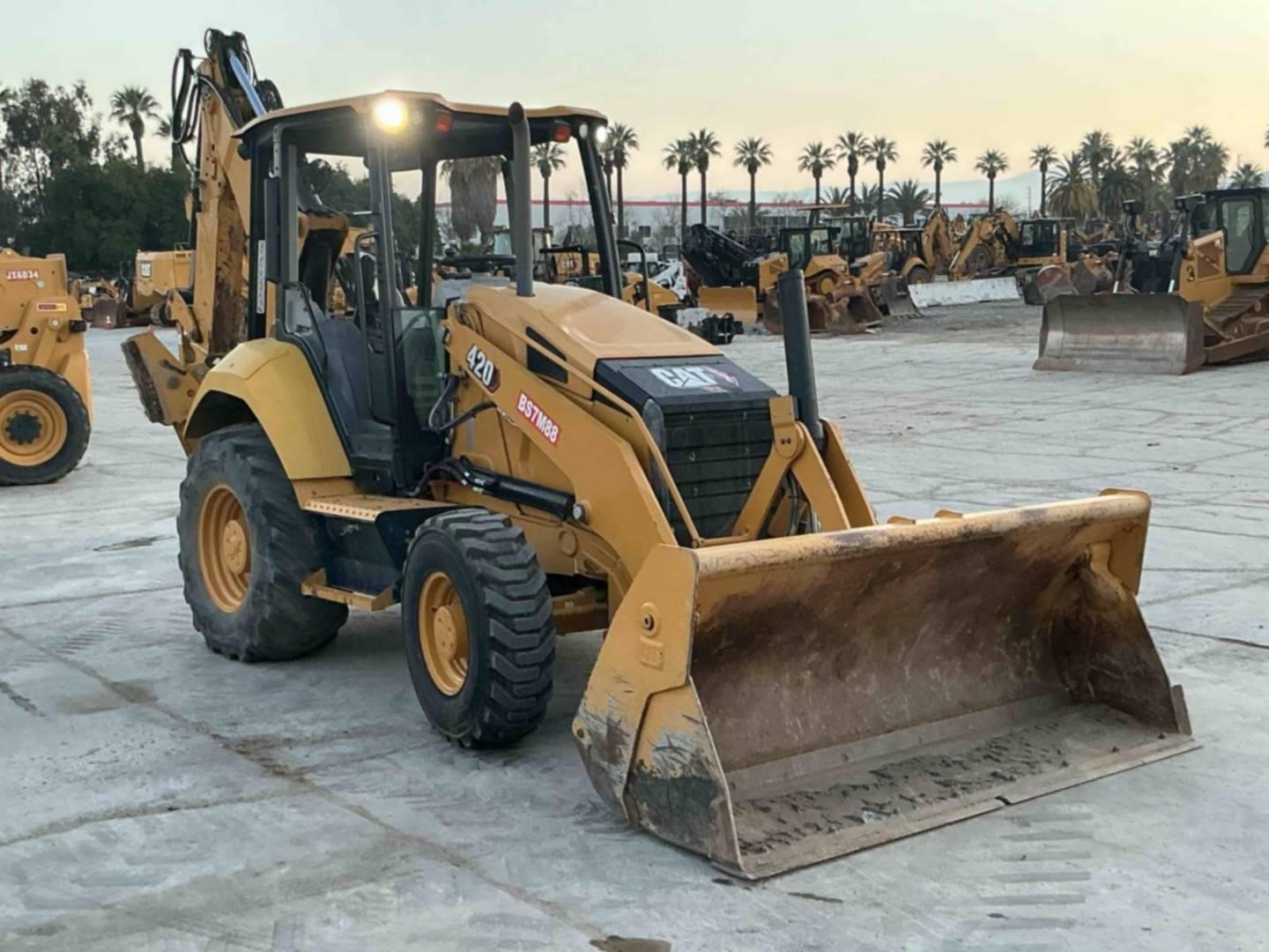 2022 Caterpillar 420
