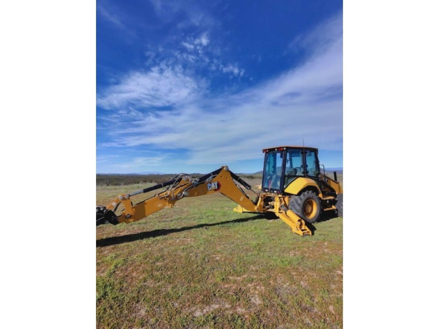 2025 Caterpillar 420
