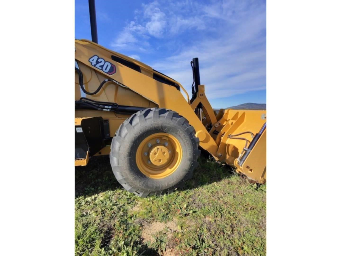 2025 Caterpillar 420
