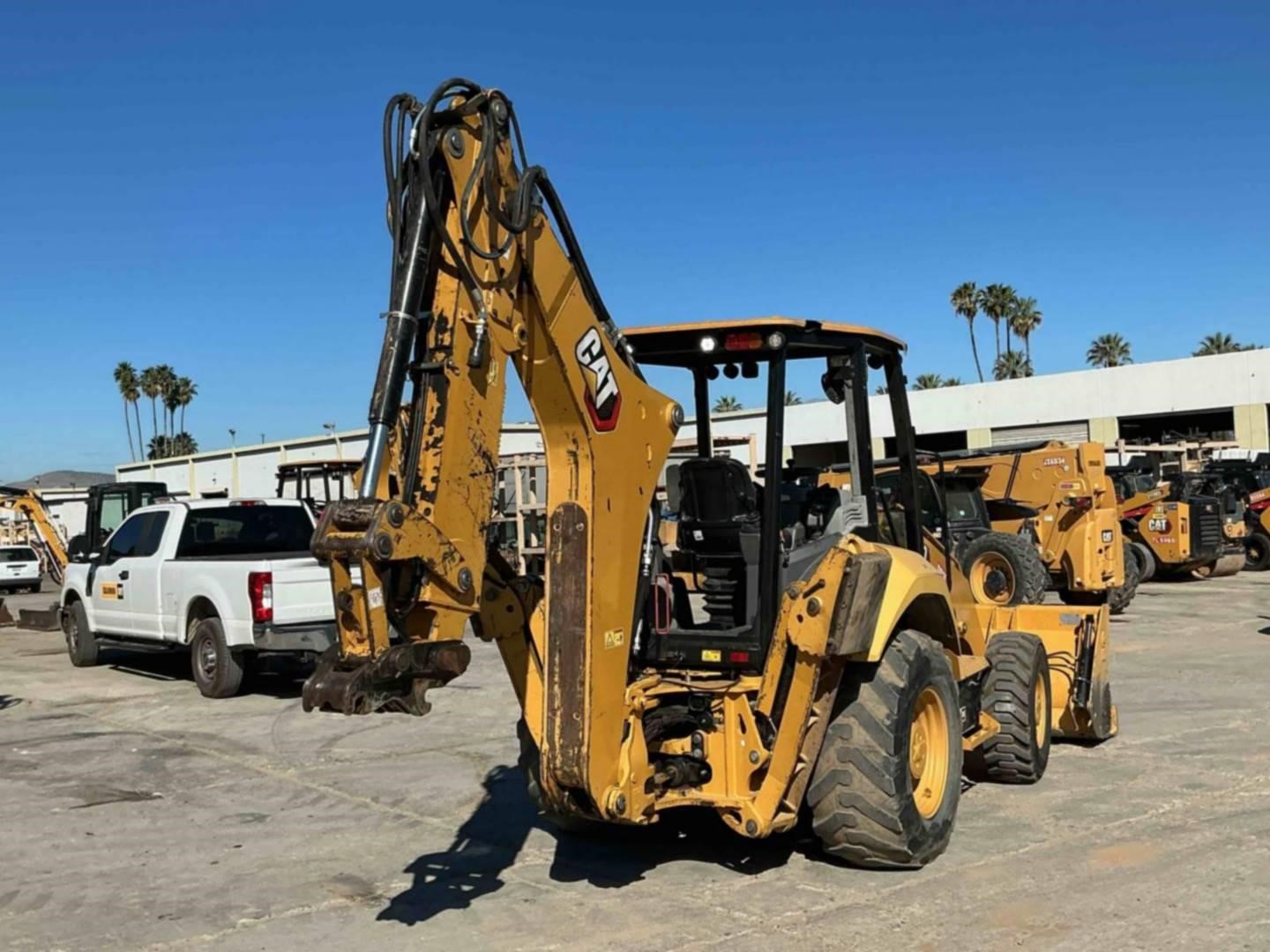 2022 Caterpillar 420
