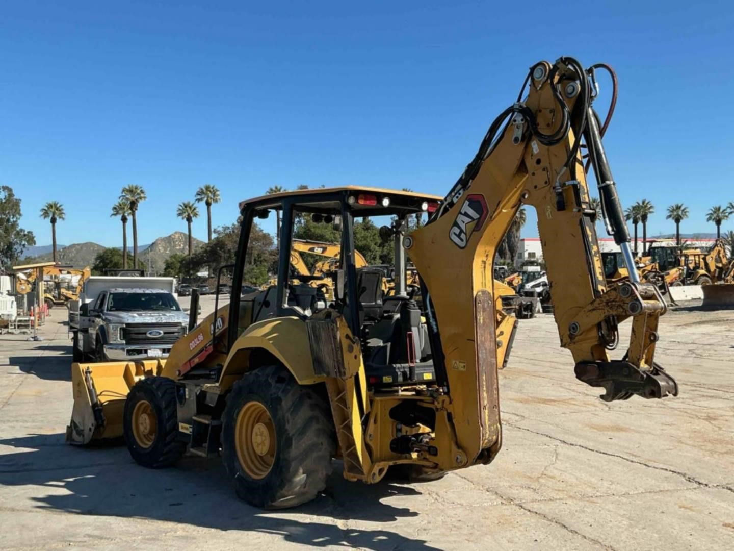 2022 Caterpillar 420