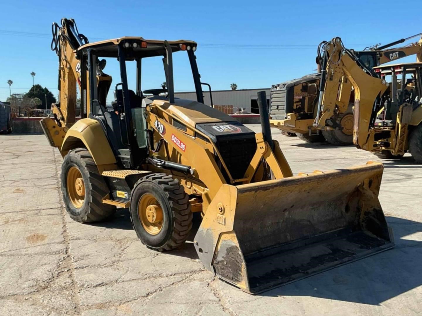 2022 Caterpillar 420