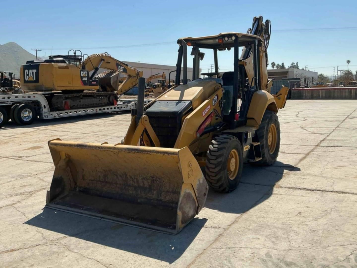 2022 Caterpillar 420