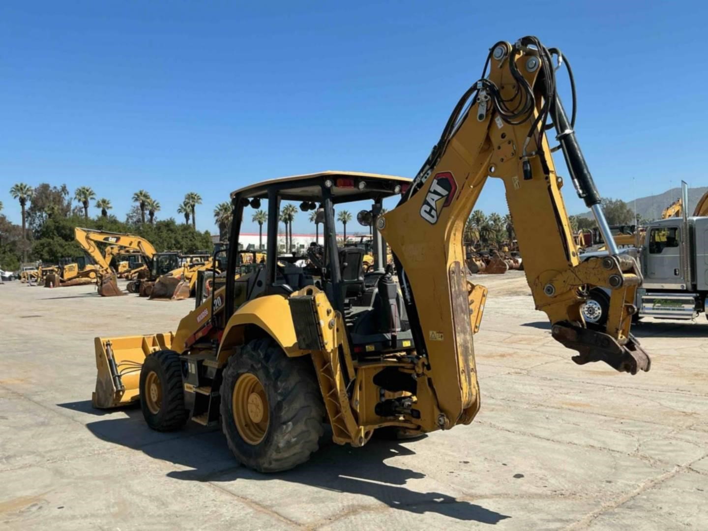 2022 Caterpillar 420