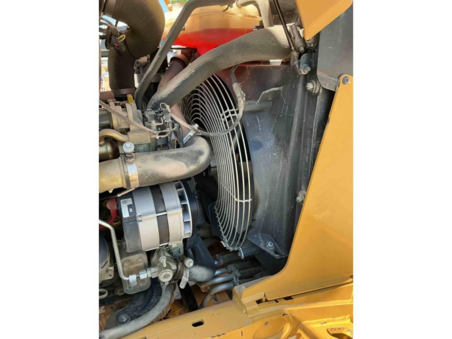 2022 Caterpillar 420