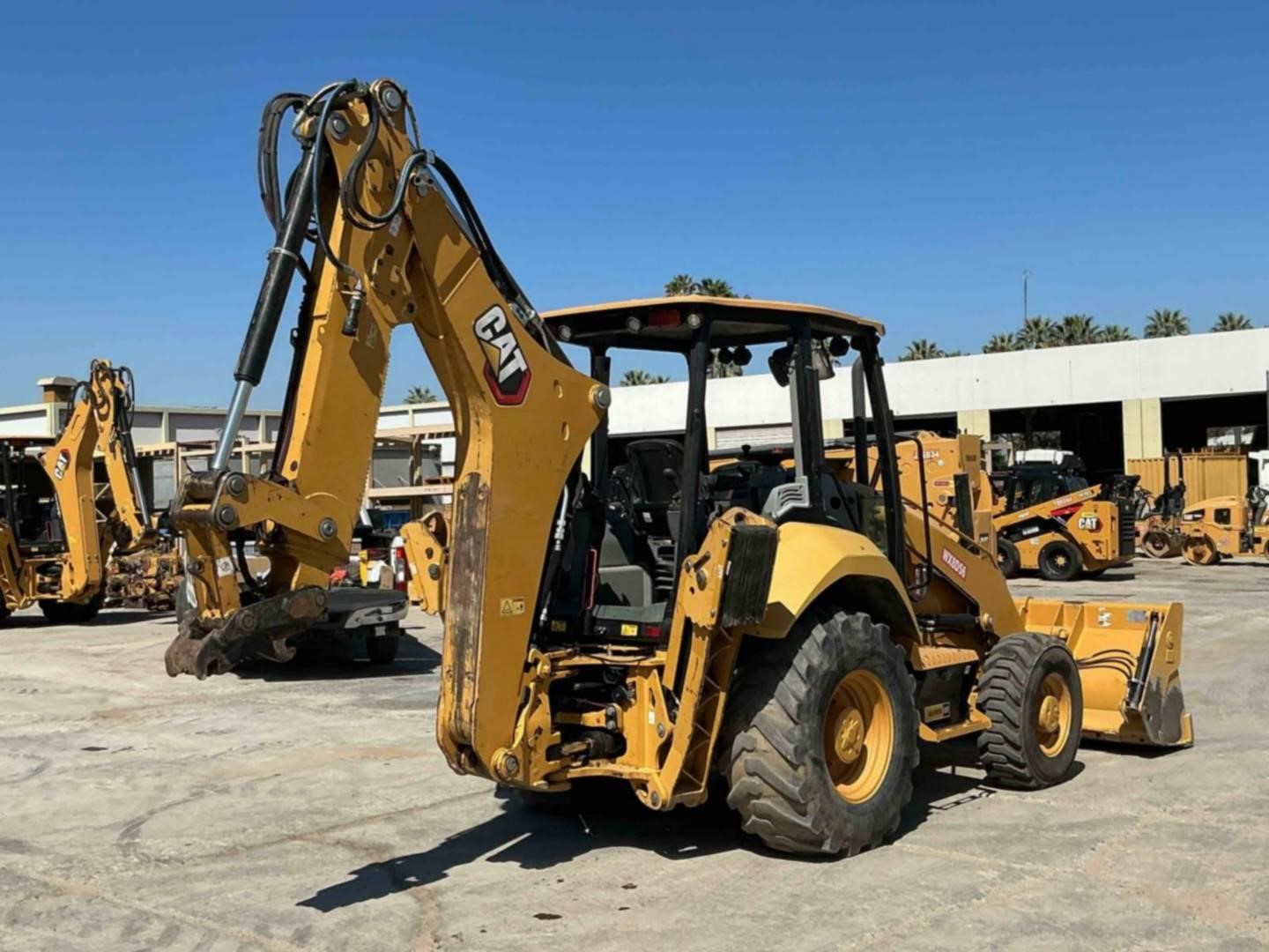 2022 Caterpillar 420